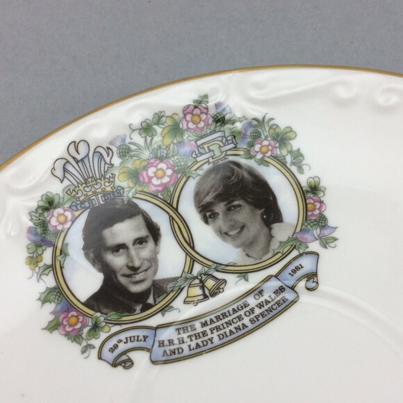 Vtg Canadian Classic Prince Charles Lady Diana Royal Wedding Teacup and Saucer - Picture 13 of 14